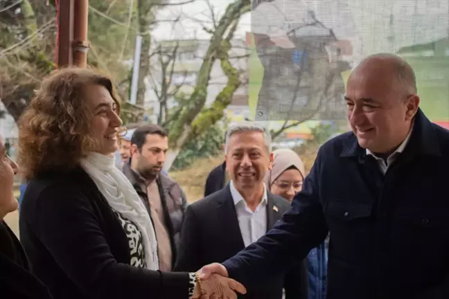 AK Parti Çanakkale Milletvekili Ayhan Gider, Umurbey'de kadın seçmenlerle buluştu
