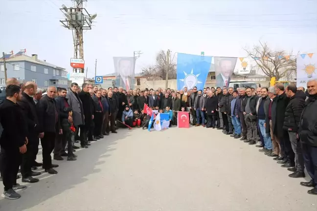 AK Parti Van Büyükşehir Belediye Başkan Adayı Abdulahat Arvas, Tuşba ilçesinde vatandaşlarla buluştu
