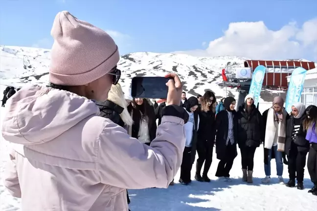 Bitlis Eren Üniversitesi'nde Kar Festivali Düzenlendi