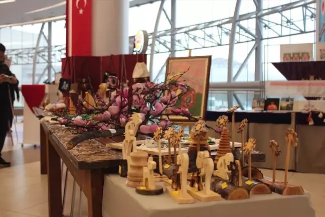 Eskişehir'de Kadın Hükümlülerin El İşi Eserlerinden Oluşan Sergi Açıldı