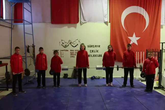 Gürçayır Ortaokulu Öğrencileri Bilek Güreşi Bölge Şampiyonasında Sivas'ı Temsil Edecek