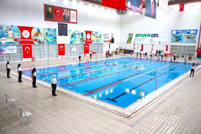 Diyarbakır'da 8 Mart Dünya Kadınlar Günü'nde Yüzme Yarışması Düzenlendi