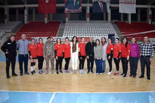 Erzincan Emniyet Müdürlüğü Kadın Voleybol Takımı Finale Yükseldi