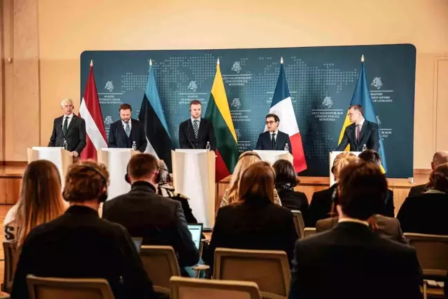 Fransa, Ukrayna ve Baltık Devletleri Ukrayna'ya Yardım İçin Bir Araya Geldi