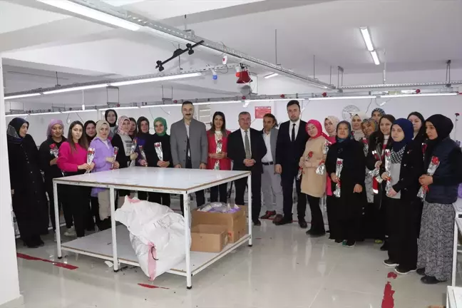 Havza Kaymakamı ve Belediye Başkanı, 8 Mart Dünya Kadınlar Günü'nde çalışan kadınları ziyaret etti