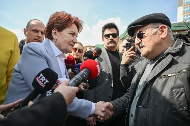 Meral Akşener Sincan'da pazar yerini ziyaret etti