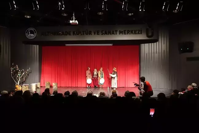 Üsküdar Belediyesi Kadın ve Aile Dayanışma Merkezi'nden tiyatro gösterisi