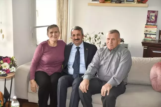 Edirne Valisi Yunus Sezer, şehit jandarma er Salih Kasap'ın ailesini ziyaret etti