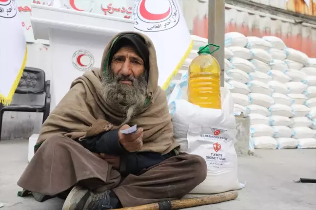 TDV, Afganistan'da 1300 aileye gıda yardımı yaptı