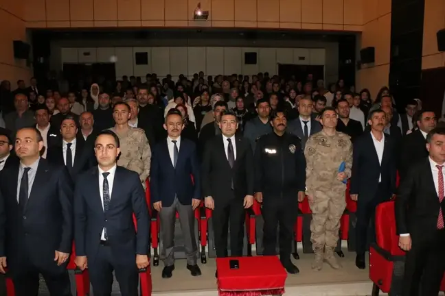 Hizan'da İstiklal Marşı'nın Kabulü ve Mehmet Akif Ersoy'u Anma Günü Programı Düzenlendi