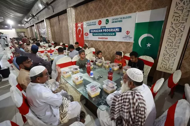 TDV, Pakistan'da 500 Kişilik İftar Programı Düzenledi