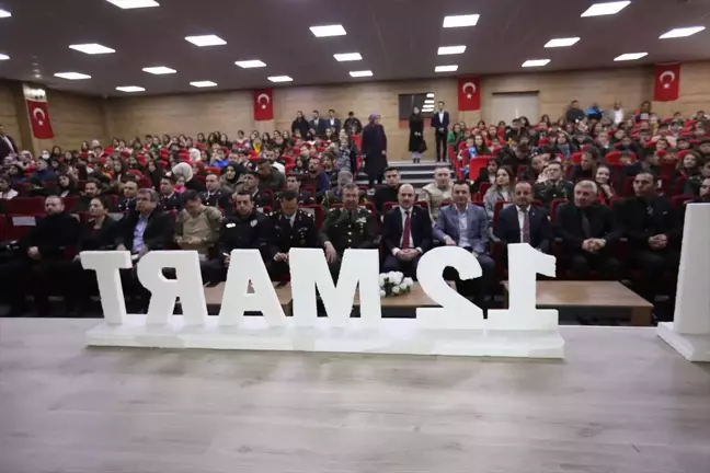 Van'da İstiklal Marşı ve Mehmet Akif Ersoy'u Anma Programı Düzenlendi