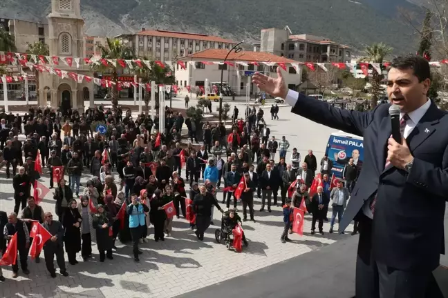 DP Genel Başkanı Gültekin Uysal Kırkağaç'ta Halka Hitap Etti