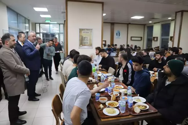 AK Parti Genel Başkan Yardımcısı Çiğdem Karaaslan, Samsun'da üniversite öğrencileriyle iftarda buluştu