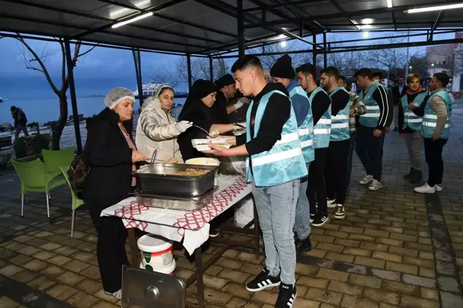 Lapseki Devlet Hastanesi Personeli İftar Yemeğinde Buluştu