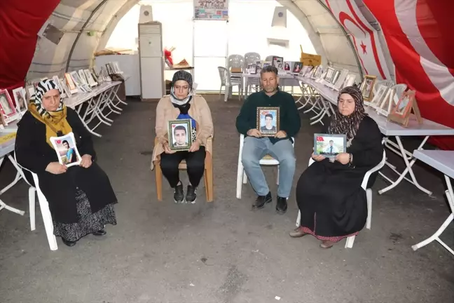 Diyarbakır anneleri, çocukları için oturma eylemini sürdürüyor