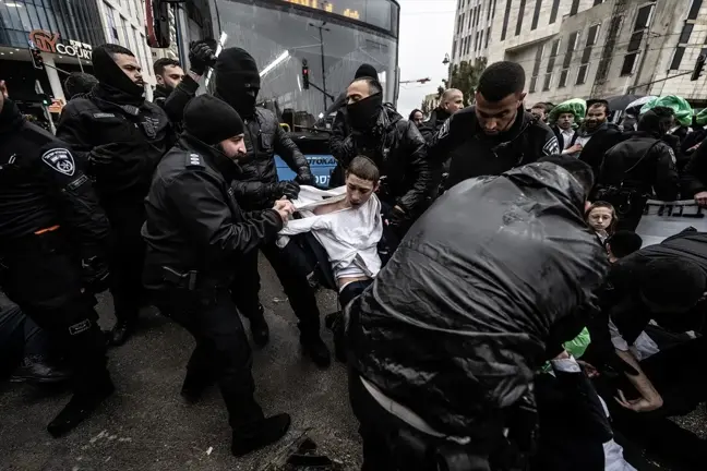 İsrail'de Harediler Zorunlu Askerlik Hizmetine Karşı Protesto Etti