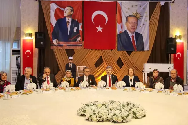 Uşak Valisi Turan Ergün, şehit yakınları ve gazilerle iftarda bir araya geldi