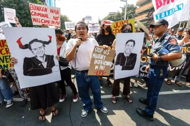 ABD Dışişleri Bakanı Blinken Filipinler'de Protesto Edildi