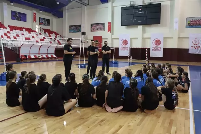 VakıfBank Kadın Voleybol Takımı'nın 'Yarının Sultanları' projesi Kırklareli'nde gerçekleşti