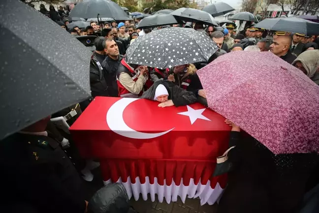 Pençe-Kilit Operasyonu Şehidi Tabip Teğmen Hulusi Elçi Bingöl'de Defnedildi