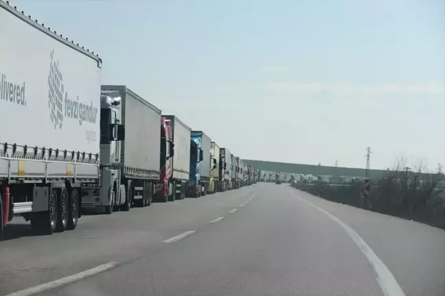 Hamzabeyli Sınır Kapısı'nda Tırların Oluşturduğu Kuyruk