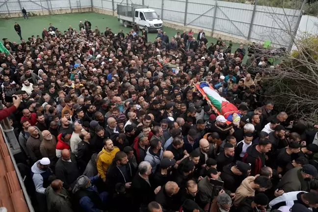 İsrail askerleri Filistinli sivilleri öldürdü ve evleri yıktı