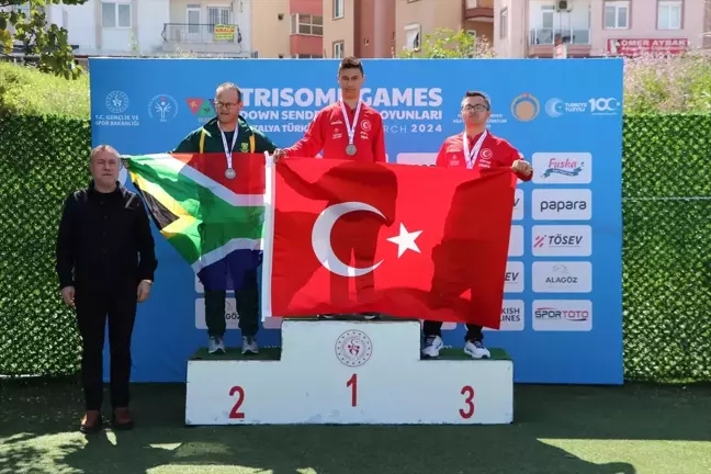 Özel milli atlet Muhammet Eren Uysal 800 metre yürüyüşte dünya şampiyonu oldu