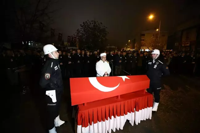 İstanbul'da trafik kazasında şehit olan polis memuru Bingöl'de defnedildi