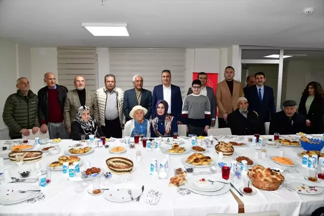 Ardahan Valisi Hayrettin Çiçek, huzurevinde yaşlılarla iftar programında buluştu
