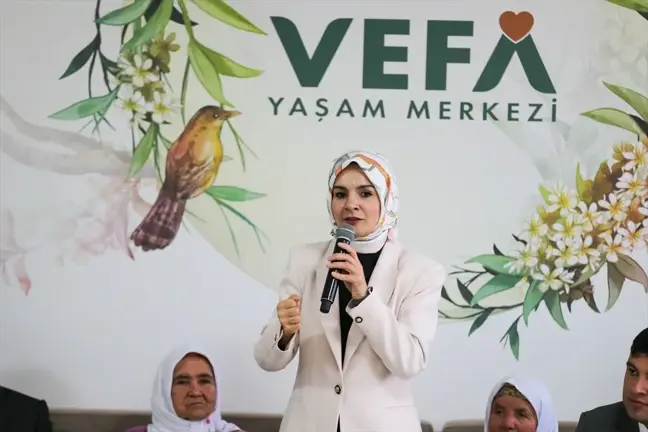 Aile ve Sosyal Hizmetler Bakanı Kadınlarla ve Yaşlılarla Buluştu