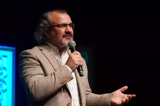 Diyarbakır Büyükşehir Belediyesi, yazar Sıtkı Aslanhan ve sanatçı Alper Kış'ı Diyarbakırlılarla buluşturdu
