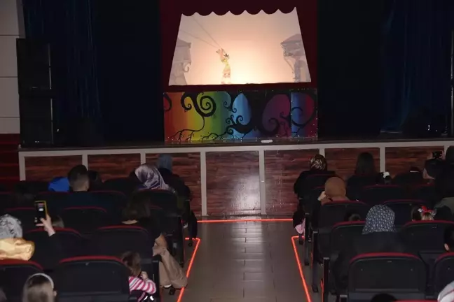 Görele'de Hacivat ile Karagöz Gösterimi