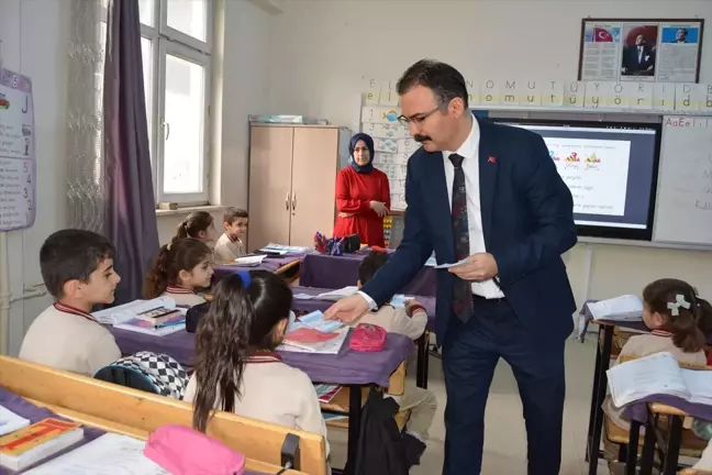 Hakkari Şemdinli Kaymakamı Okulları Ziyaret Etti