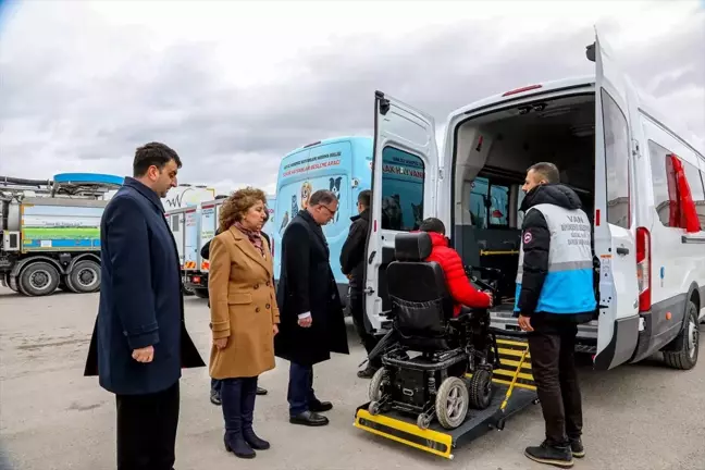 Van Büyükşehir Belediyesi Filosuna 13 Hizmet Aracı Ekledi