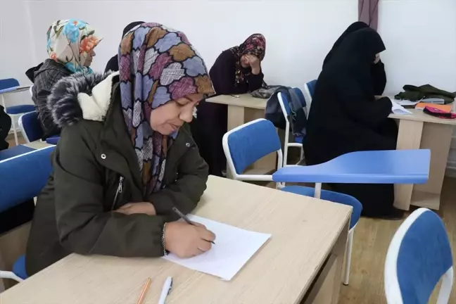Yalova Belediyesi, Kadınlara Okuma Yazma Kursu Açtı