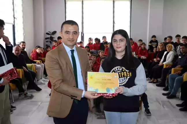 Afyonkarahisar Emirdağ Kaymakamı Kitap Okuma Etkinliklerini Destekliyor