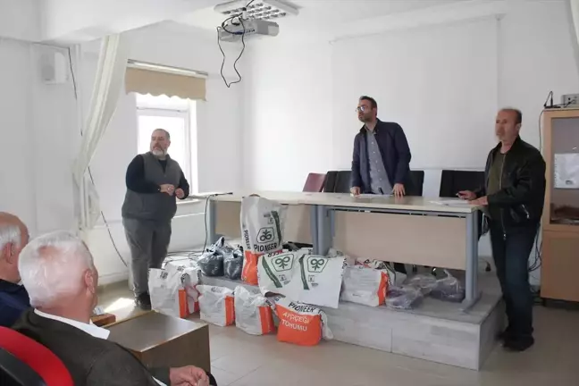 Tokat'ın Pazar ilçesinde çiftçilere nohut tohumu dağıtıldı