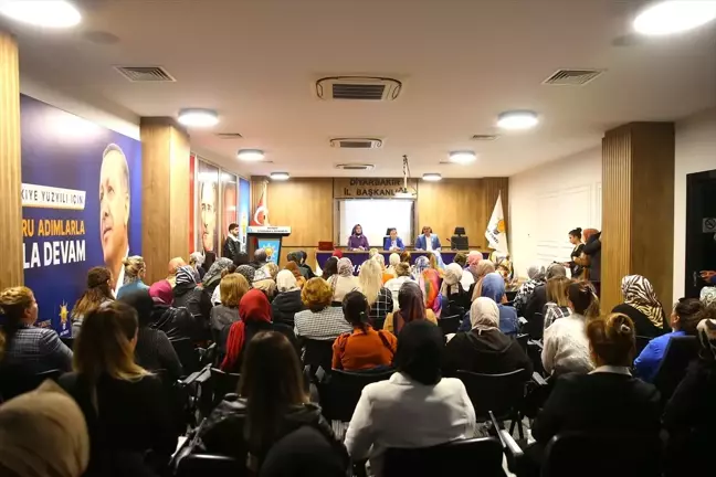 AK Parti Siyaset Akademisi Programını Tamamlayan 244 Kadına Sertifikalar Verildi