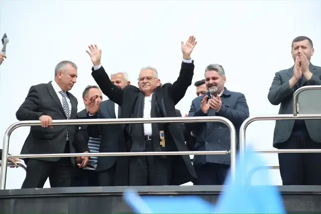 Kayseri Büyükşehir Belediye Başkanı Memduh Büyükkılıç Yeşilhisar'da miting düzenledi