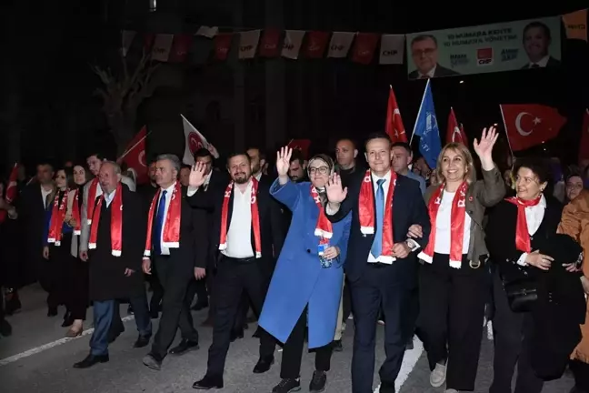 AK Parti'nin Balıkesir Büyükşehir Belediye Başkan adaylarına destek için 'Büyük Sevgi Yürüyüşü' düzenlendi