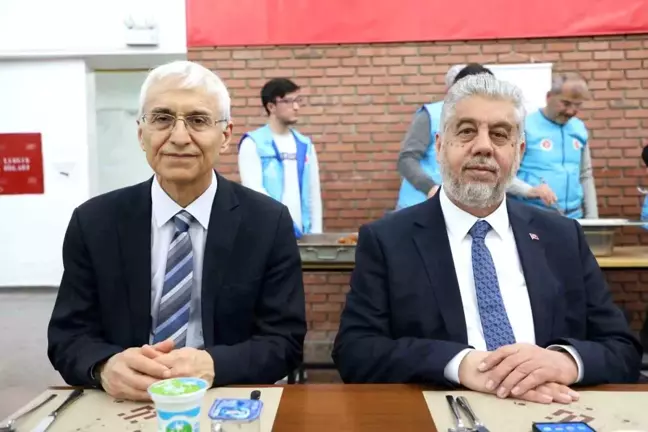Eskişehir İl Müftülüğü ve Türkiye Diyanet Vakfı tarafından iftar yemeği düzenlendi