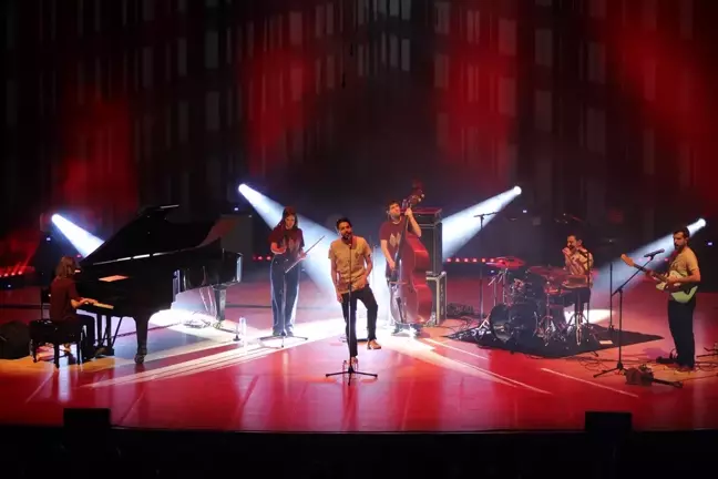 Portekizli Eurovision Şampiyonu Salvador Sobral İstanbul'da Konser Verdi