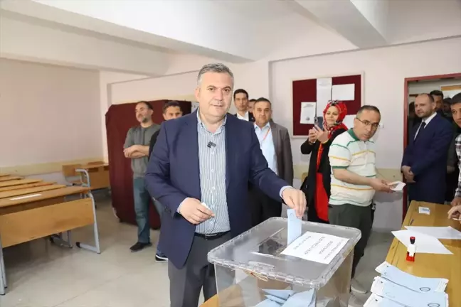 Çubuk Belediye Başkanı Baki Demirbaş Oyunu Kullandı