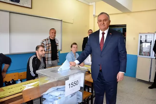 MHP Grup Başkanvekili Erkan Akçay, oy kullandı