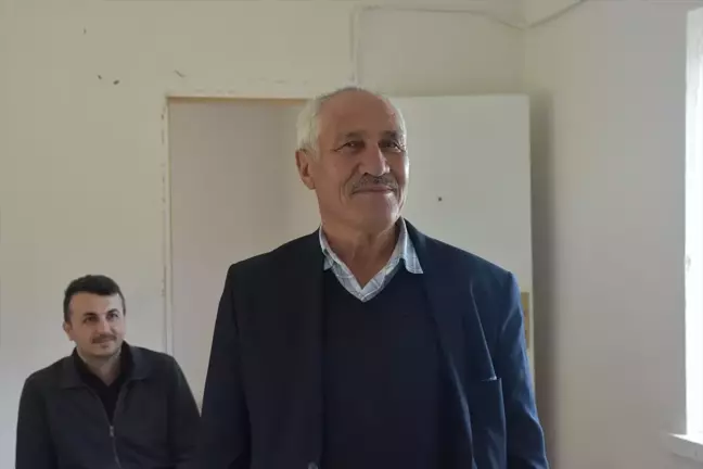 Asmacık köyünün 30 yıllık muhtarı yeniden seçildi