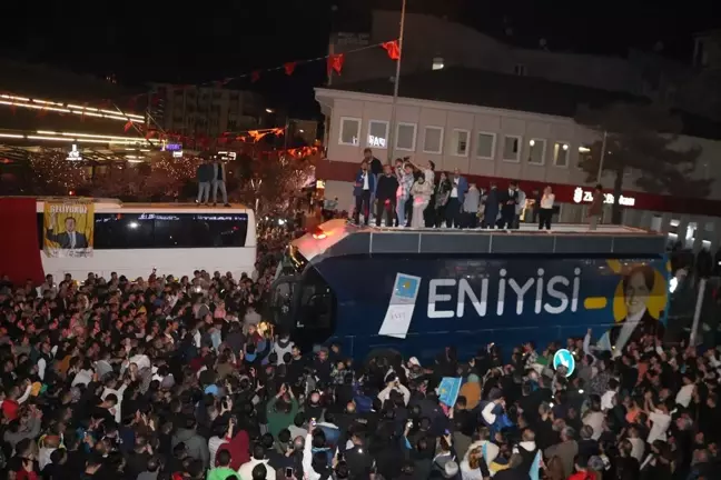 Nevşehir Belediye Başkanı Rasim Arı, Partililere Teşekkür Etti