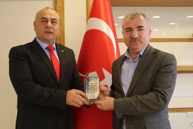 Bem-Bir-Sen Samsun Şube Başkanı Savaş Gayretli, Havza Belediye Başkanı Sebahattin Özdemir'i ziyaret etti