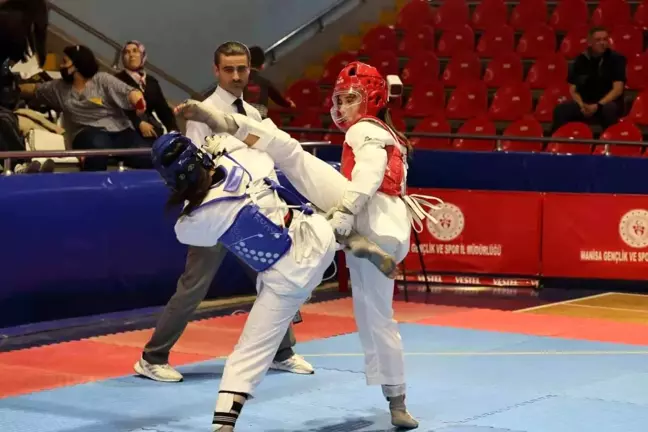 Okul Sporları Tekvando Yıldızlar Kız ve Erkek Grup Müsabakaları Manisa'da Başladı