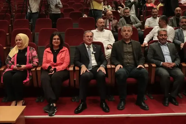 Kayseri'nin Hacılar ilçesinde Belediye Başkanı Bilal Özdoğan mazbatasını aldı